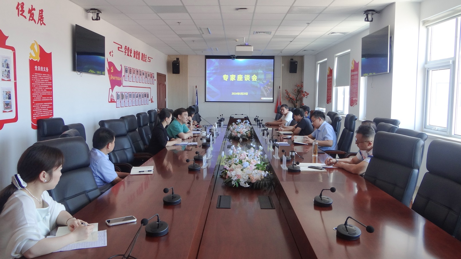 青岛滨海学院附属医院组织召开专家座谈会